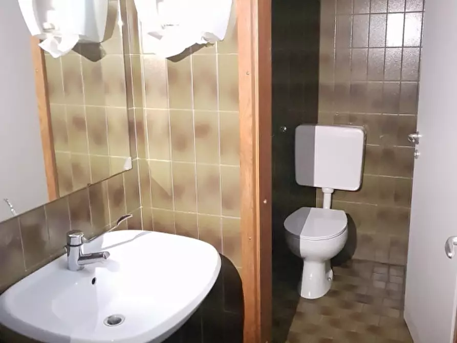 Immagine 15 di Hotel in vendita  a Laives .Leifers.