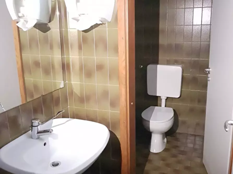 Immagine 16 di Hotel in vendita  a Laives .Leifers.