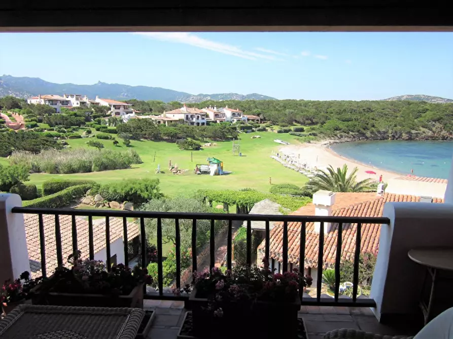 Immagine 17 di Appartamento in vendita  a Arzachena