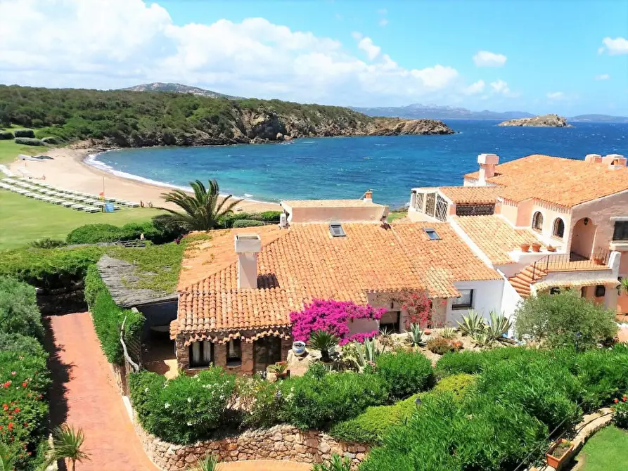 Immagine 29 di Appartamento in vendita  a Arzachena