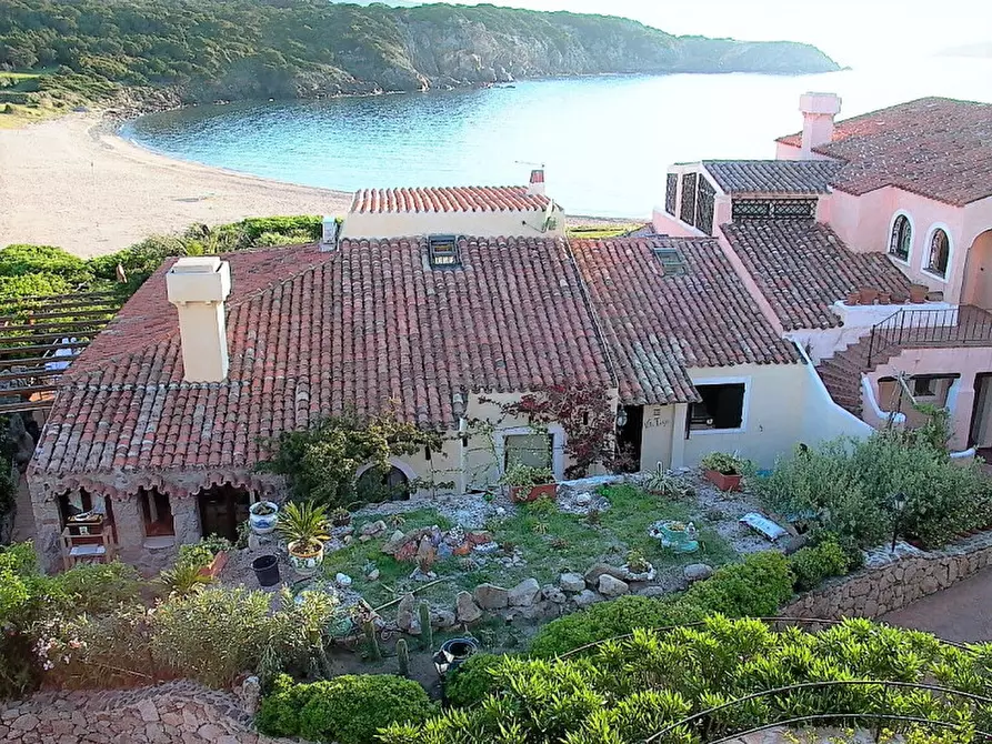 Immagine 30 di Appartamento in vendita  a Arzachena