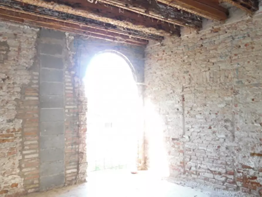 Immagine 9 di Rustico / casale in vendita  a Agna