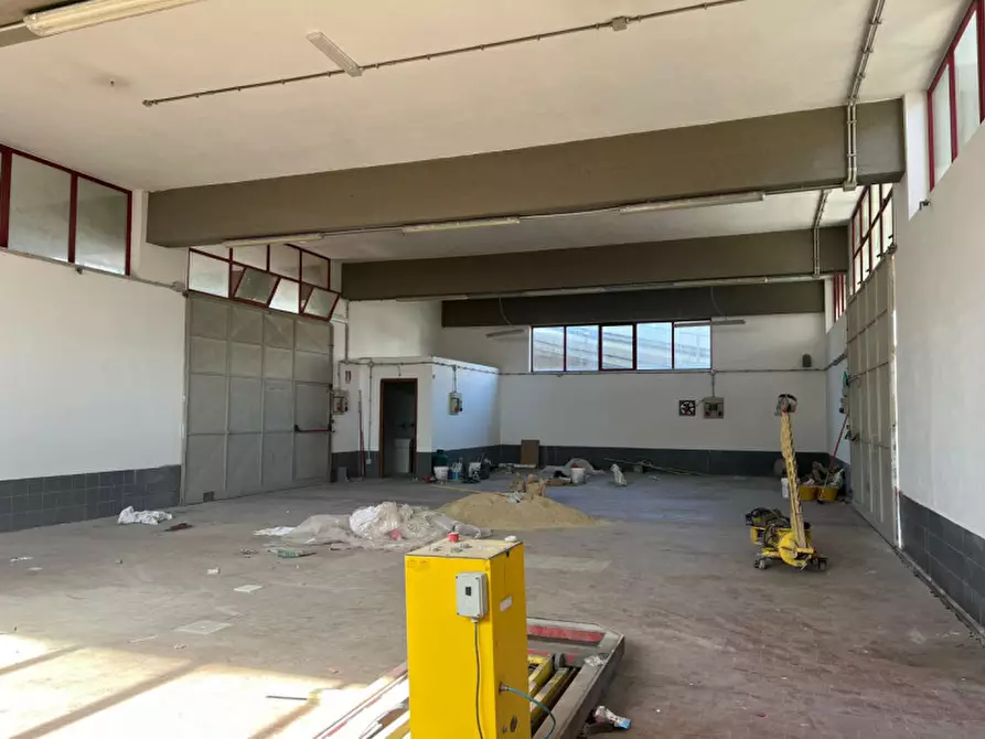 Immagine 1 di Capannone industriale in affitto  a Cagliari