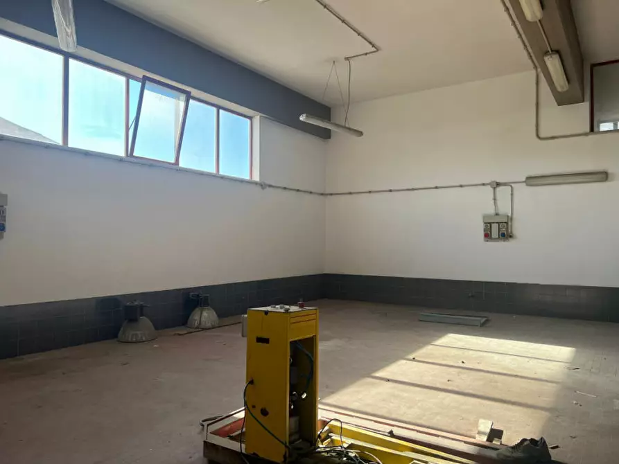 Immagine 2 di Capannone industriale in affitto  a Cagliari