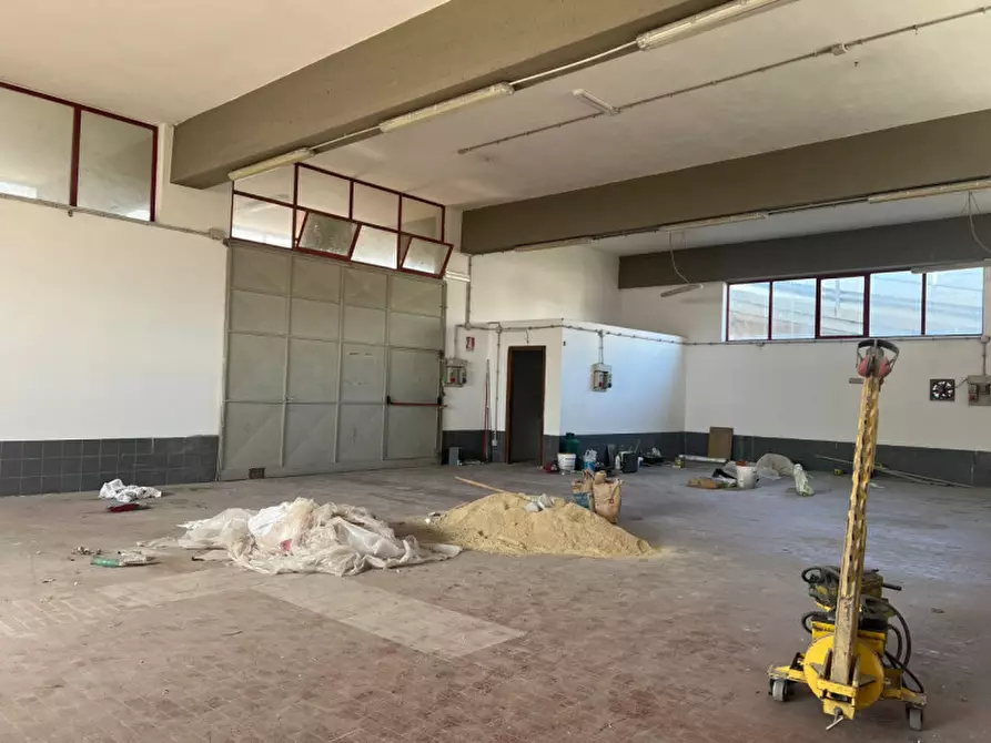 Immagine 3 di Capannone industriale in affitto  a Cagliari