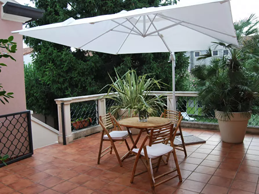 Immagine 28 di Palazzo in vendita  a Lonigo