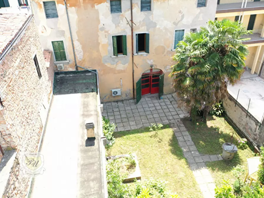 Immagine 1 di Palazzo in vendita  in Via Principe Umberto, 54/B a Este