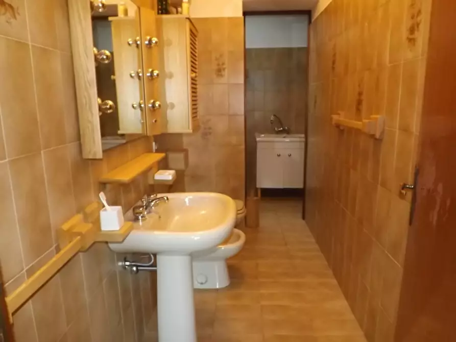 Immagine 9 di Appartamento in vendita  a Arcevia