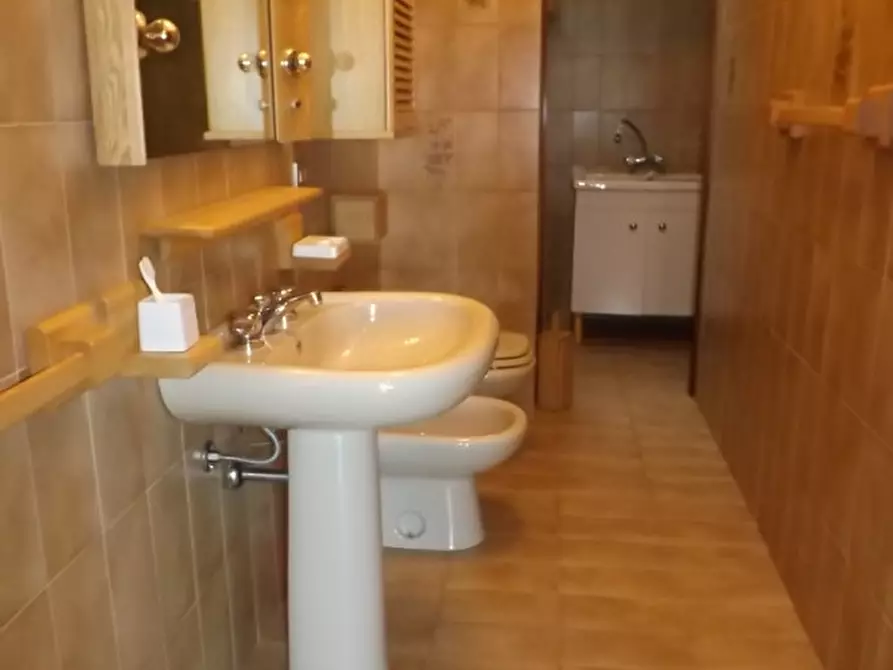 Immagine 10 di Appartamento in vendita  a Arcevia