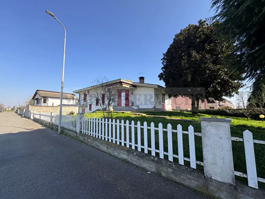 Immagine 26 di Villa in vendita  in via Primo Maggion° 12 a Sannazzaro De' Burgondi