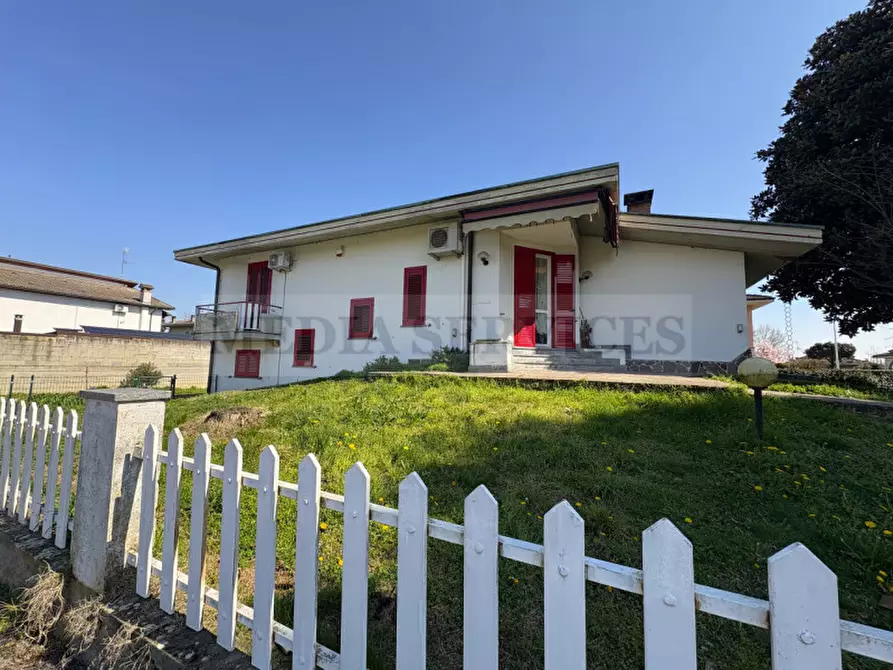 Immagine 28 di Villa in vendita  in via Primo Maggion° 12 a Sannazzaro De' Burgondi