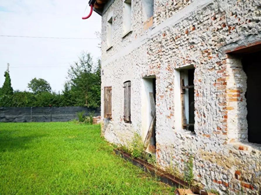 Immagine 1 di Rustico / casale in vendita  in Via S. Lazzaro a Montebelluna