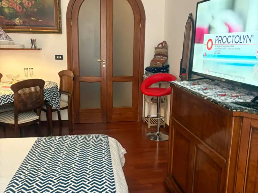 Immagine 7 di Appartamento in affitto  in via toledo 257 a Napoli