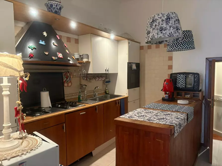 Immagine 12 di Appartamento in affitto  in via toledo 257 a Napoli