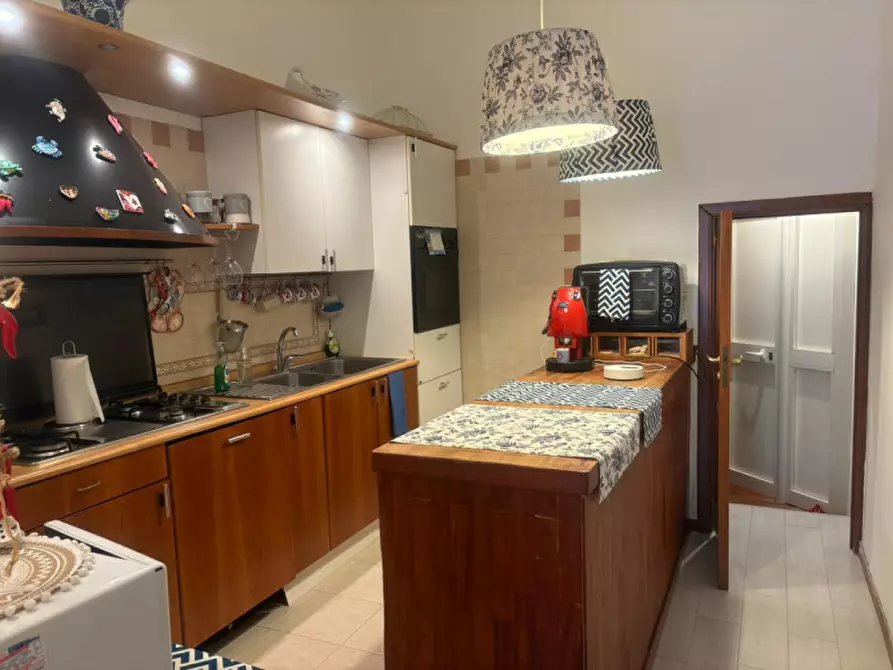 Immagine 13 di Appartamento in affitto  in via toledo 257 a Napoli