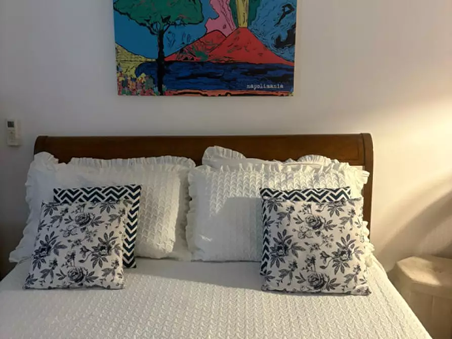 Immagine 16 di Appartamento in affitto  in via toledo 257 a Napoli