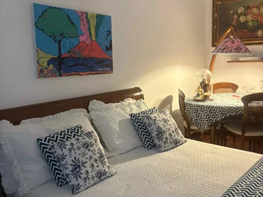 Immagine 17 di Appartamento in affitto  in via toledo 257 a Napoli