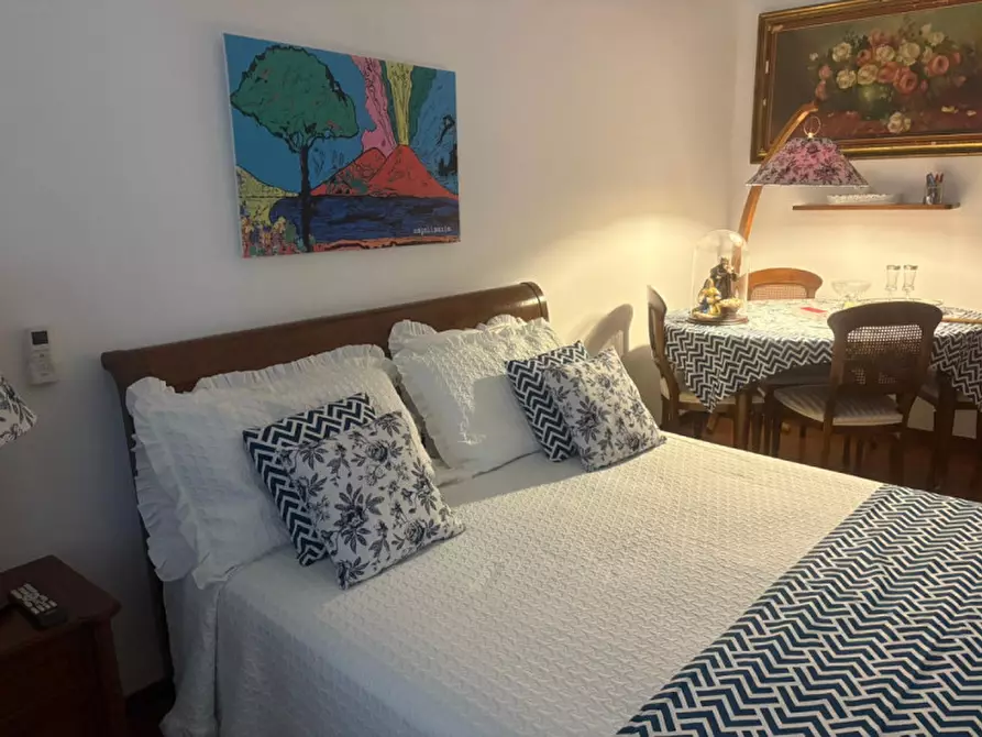 Immagine 18 di Appartamento in affitto  in via toledo 257 a Napoli