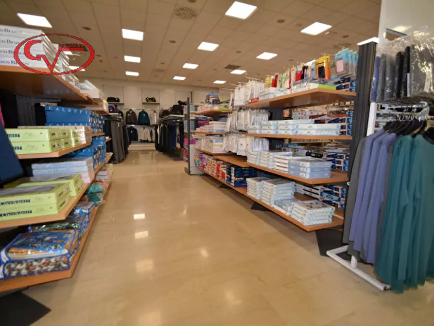 Immagine 6 di Negozio in affitto  in via turati a Loro Ciuffenna