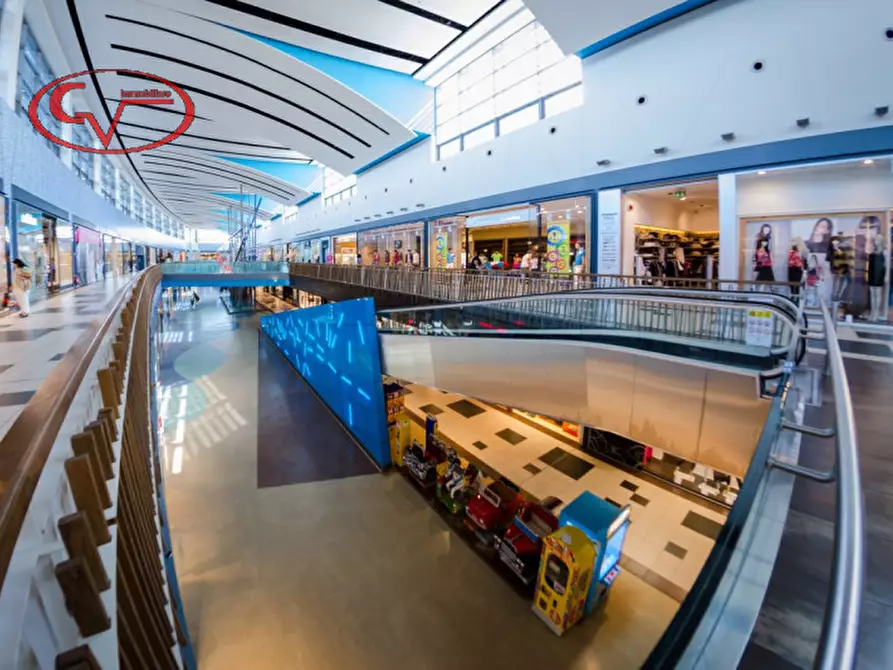 Immagine 8 di Negozio in affitto  in via turati a Loro Ciuffenna