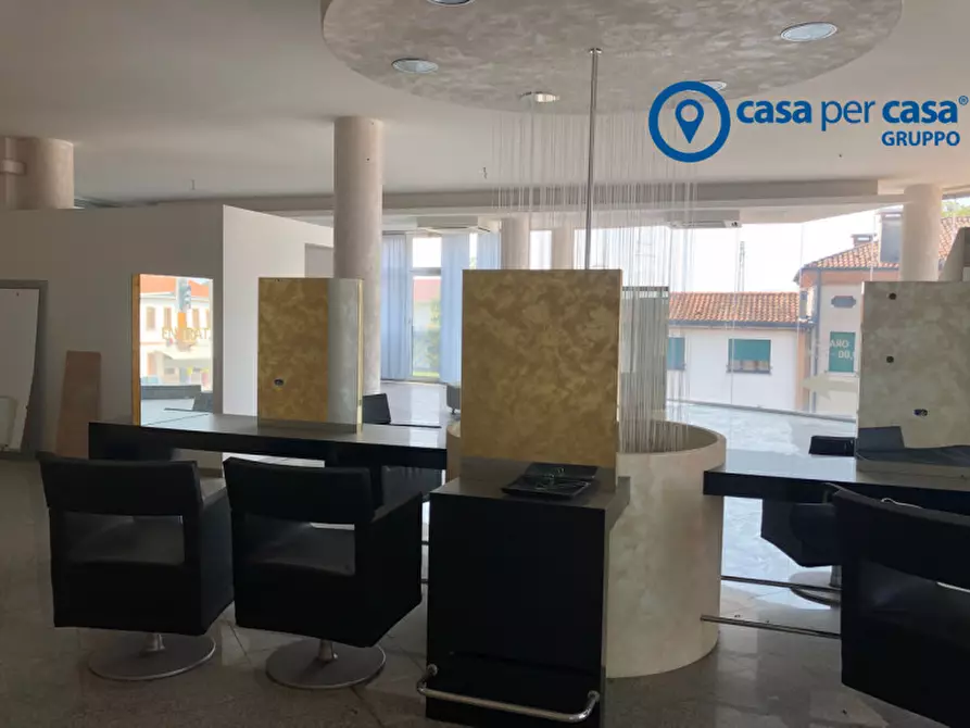 Immagine 31 di Negozio in affitto  in Via Savonarola 1 a Rovigo