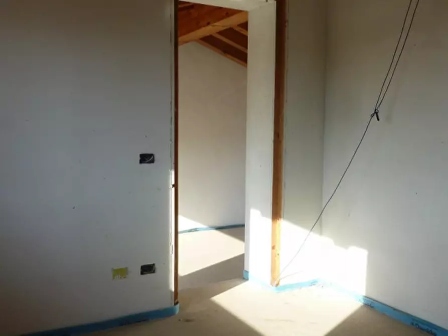 Immagine 10 di Casa trifamiliare in vendita  in via schiavonesca nuova a Volpago Del Montello