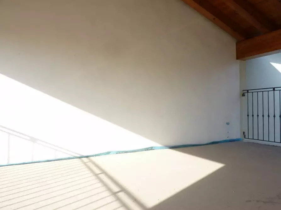 Immagine 11 di Casa trifamiliare in vendita  in via schiavonesca nuova a Volpago Del Montello