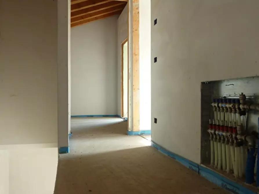 Immagine 12 di Casa trifamiliare in vendita  in via schiavonesca nuova a Volpago Del Montello