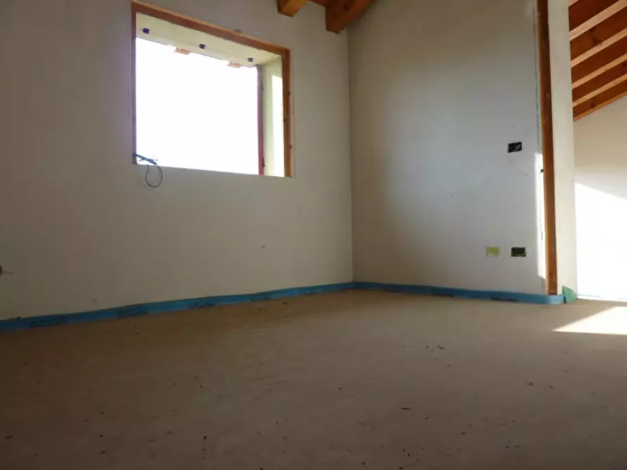 Immagine 25 di Casa trifamiliare in vendita  in via schiavonesca nuova a Volpago Del Montello