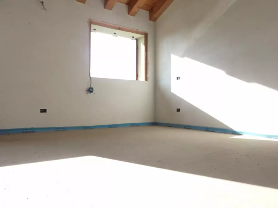 Immagine 26 di Casa trifamiliare in vendita  in via schiavonesca nuova a Volpago Del Montello