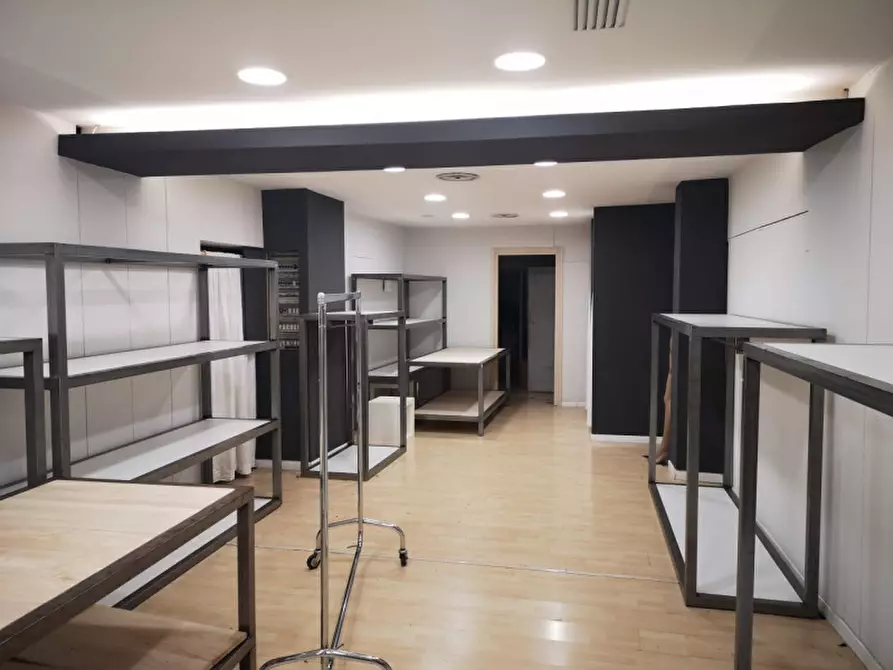 Immagine 5 di Negozio in vendita  in Piazza Maggiore, 20 a Este