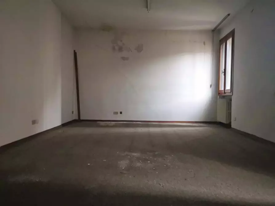 Immagine 6 di Negozio in vendita  in Piazza Maggiore, 20 a Este