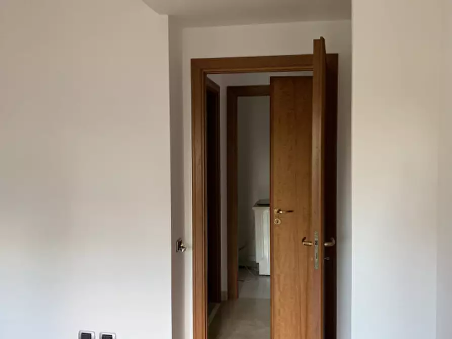 Immagine 12 di Appartamento in vendita  in Via Calcutta a Roma