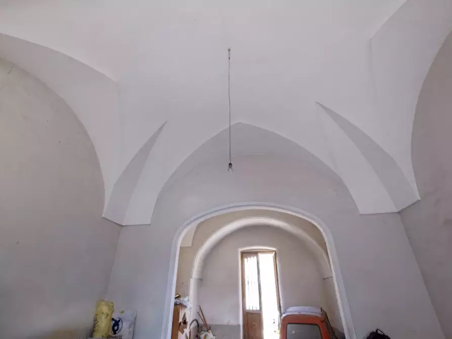 Immagine 6 di Palazzo in vendita  a Matino