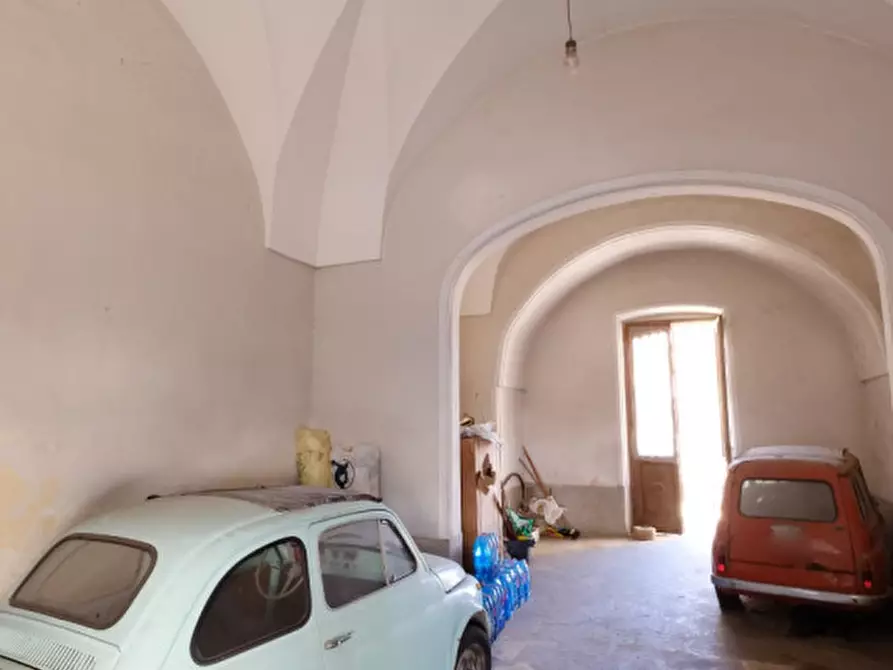 Immagine 7 di Palazzo in vendita  a Matino