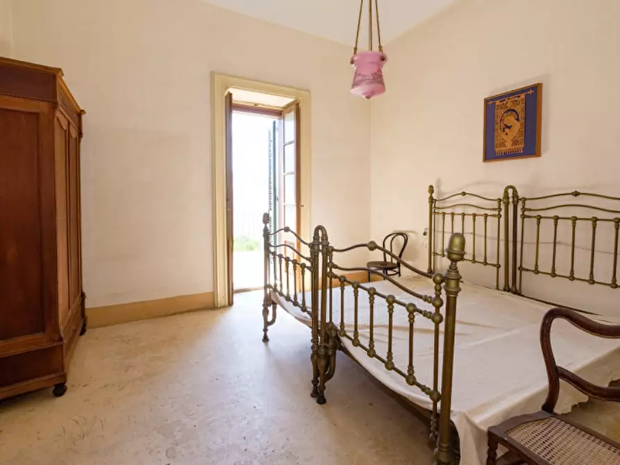 Immagine 9 di Palazzo in vendita  a Matino