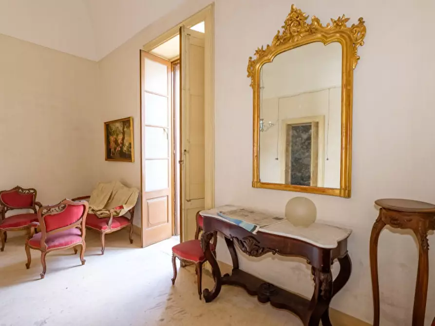 Immagine 10 di Palazzo in vendita  a Matino