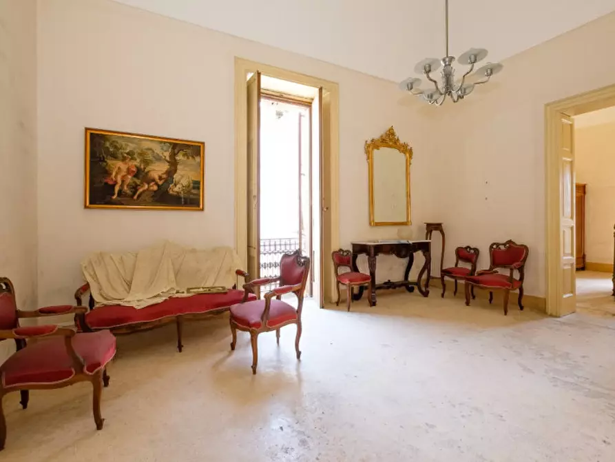 Immagine 11 di Palazzo in vendita  a Matino