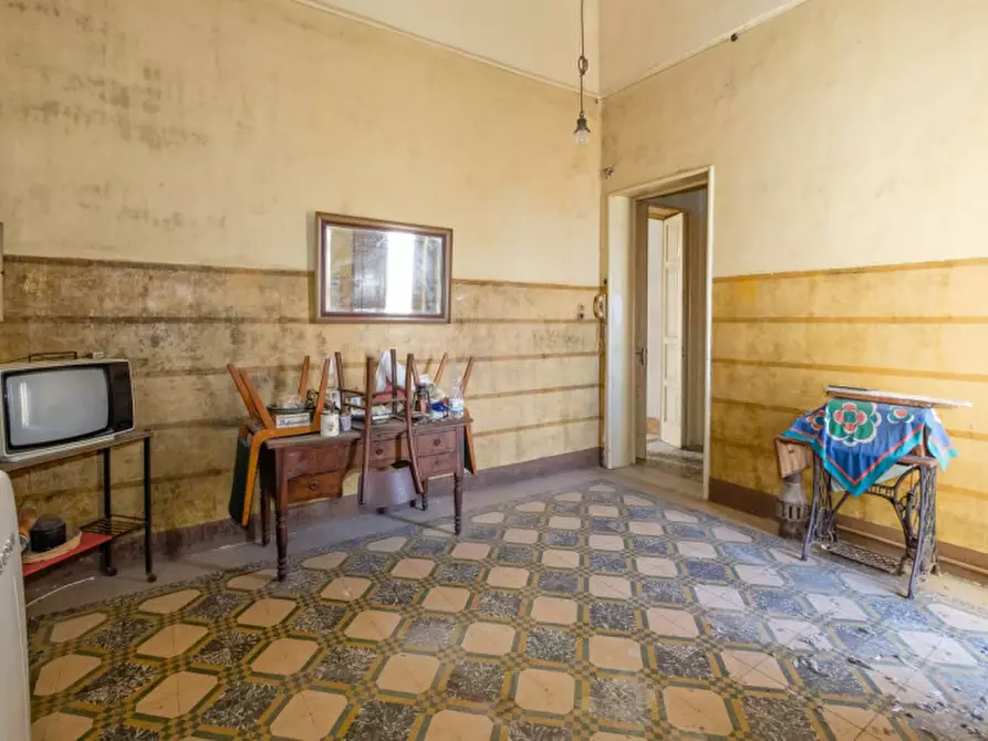 Immagine 13 di Palazzo in vendita  a Matino