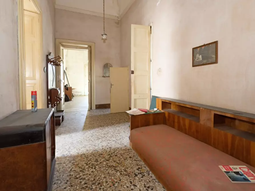 Immagine 15 di Palazzo in vendita  a Matino