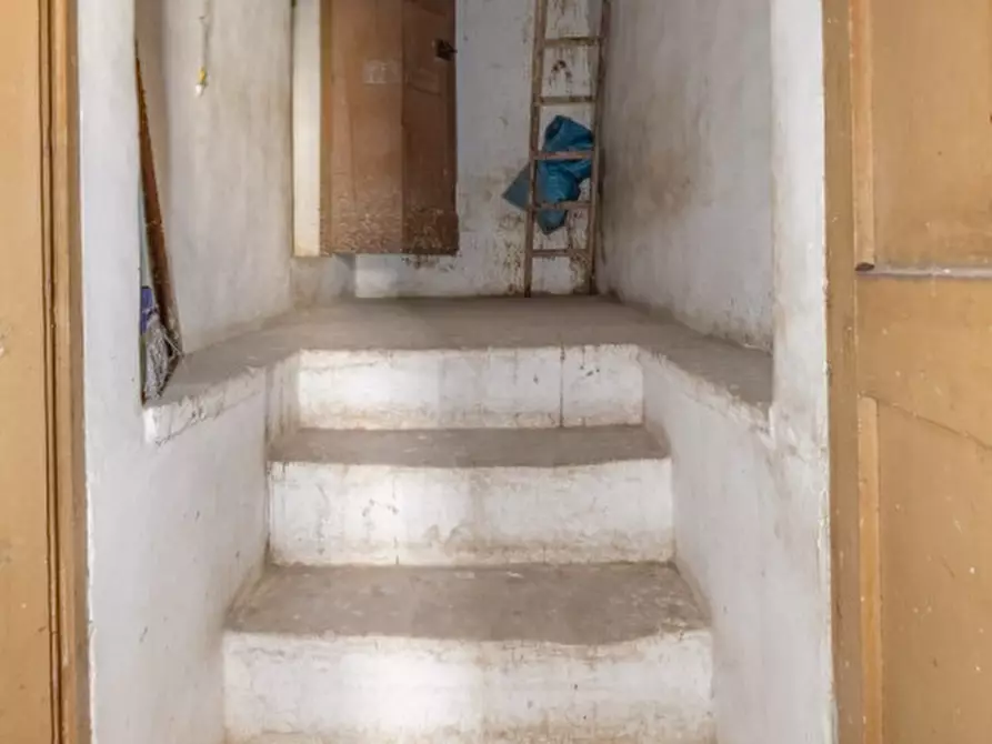 Immagine 19 di Palazzo in vendita  a Matino