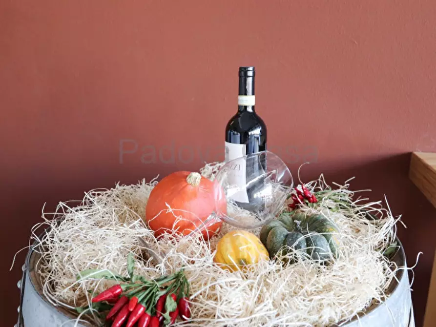 Immagine 2 di Attività commerciale in vendita  a Padova