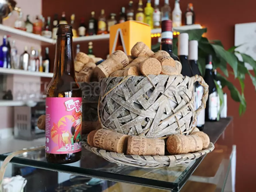 Immagine 3 di Attività commerciale in vendita  a Padova