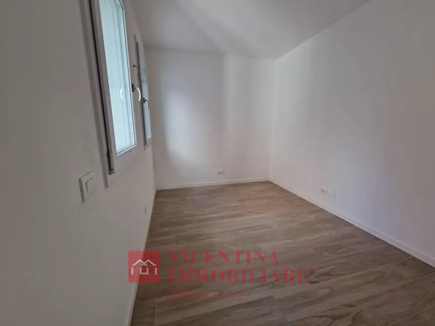 Immagine 8 di Appartamento in vendita  in Via Legione antonini 24 a Vicenza