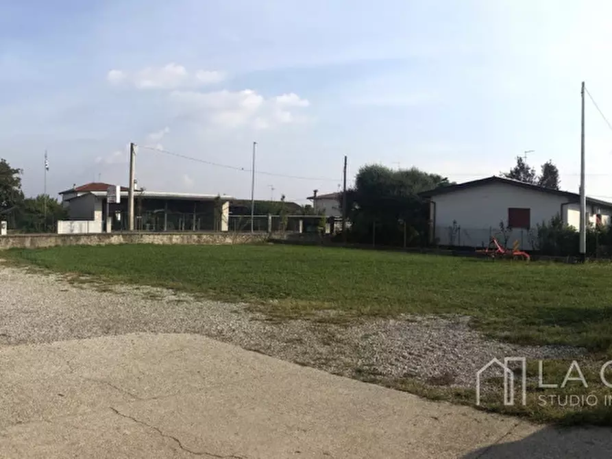Immagine 1 di Terreno in vendita  in Via Trieste a Valvasone Arzene