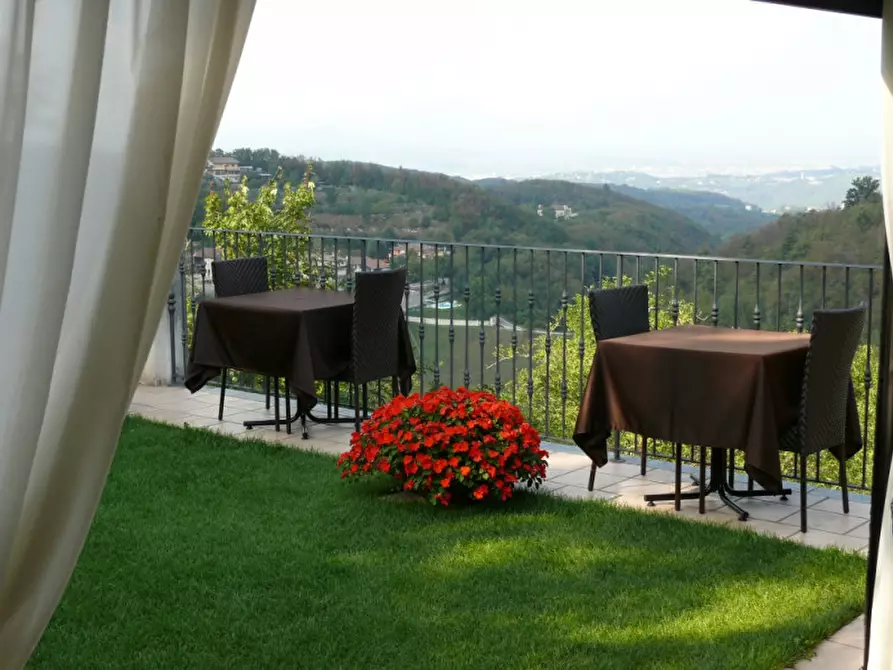 Immagine 3 di Attività commerciale in vendita  in piazza liberazione a Vo