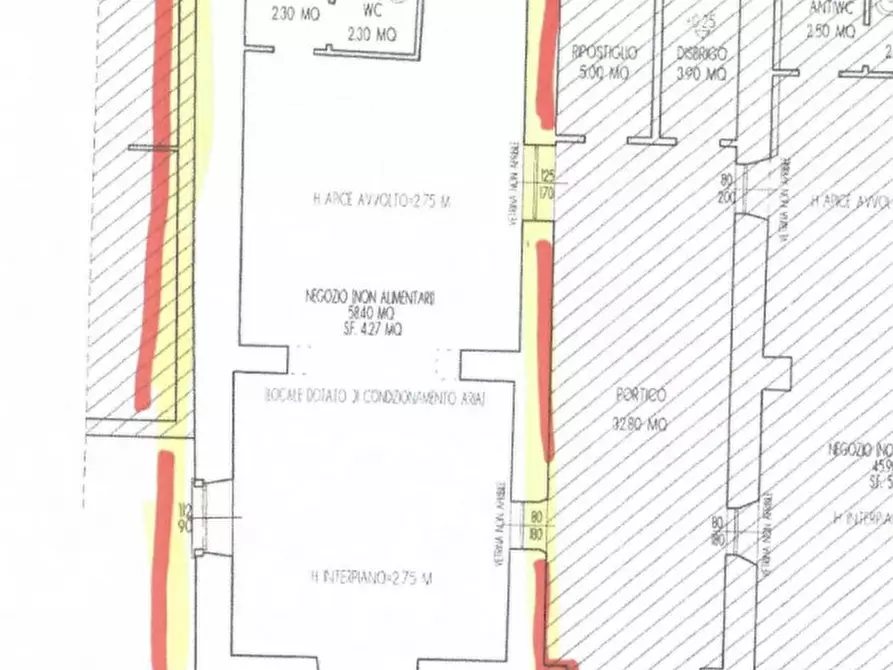 Immagine 2 di Negozio in vendita  in Via del Comun a Commezzadura