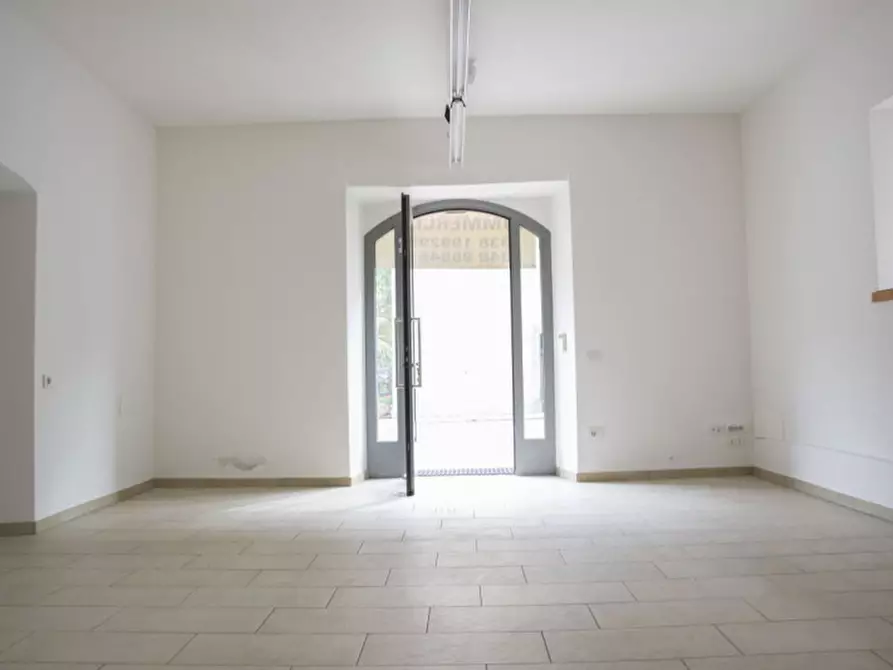 Immagine 4 di Negozio in vendita  in Via del Comun a Commezzadura