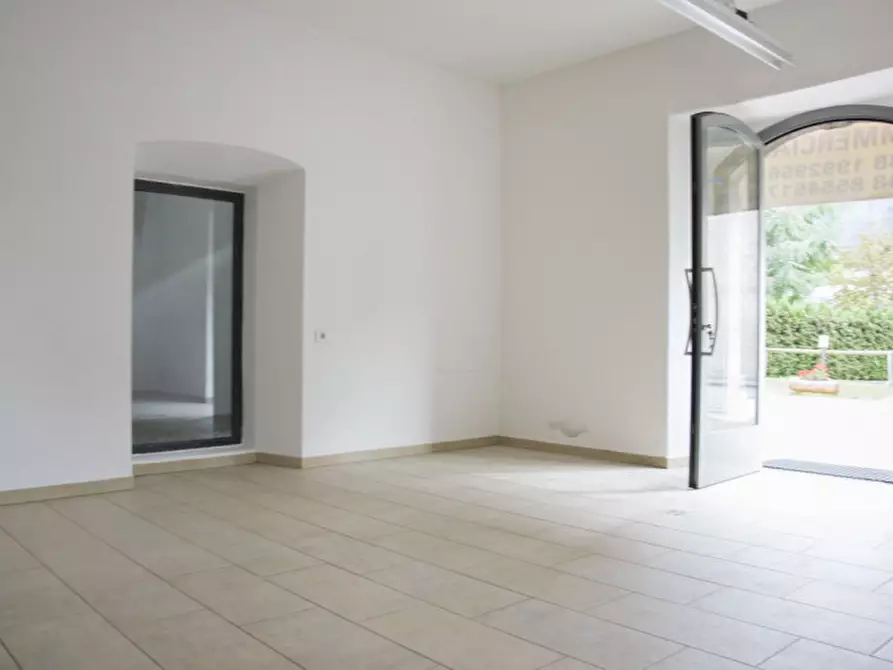 Immagine 5 di Negozio in vendita  in Via del Comun a Commezzadura