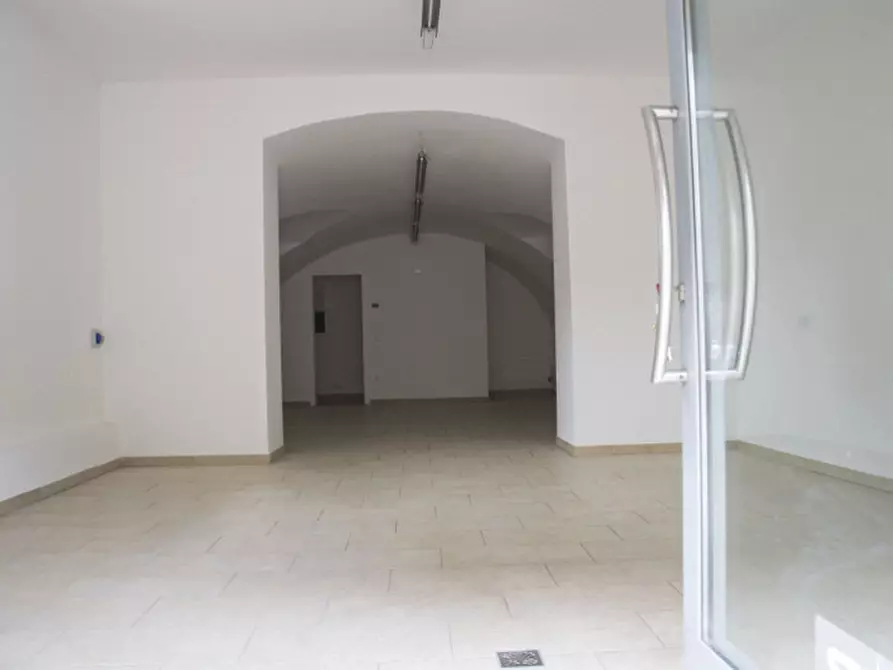 Immagine 6 di Negozio in vendita  in Via del Comun a Commezzadura
